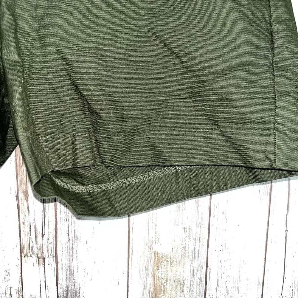 NWT Banana Republic Dark Green Latch Button 5” Inseam Shorts - Picture 2 of 6